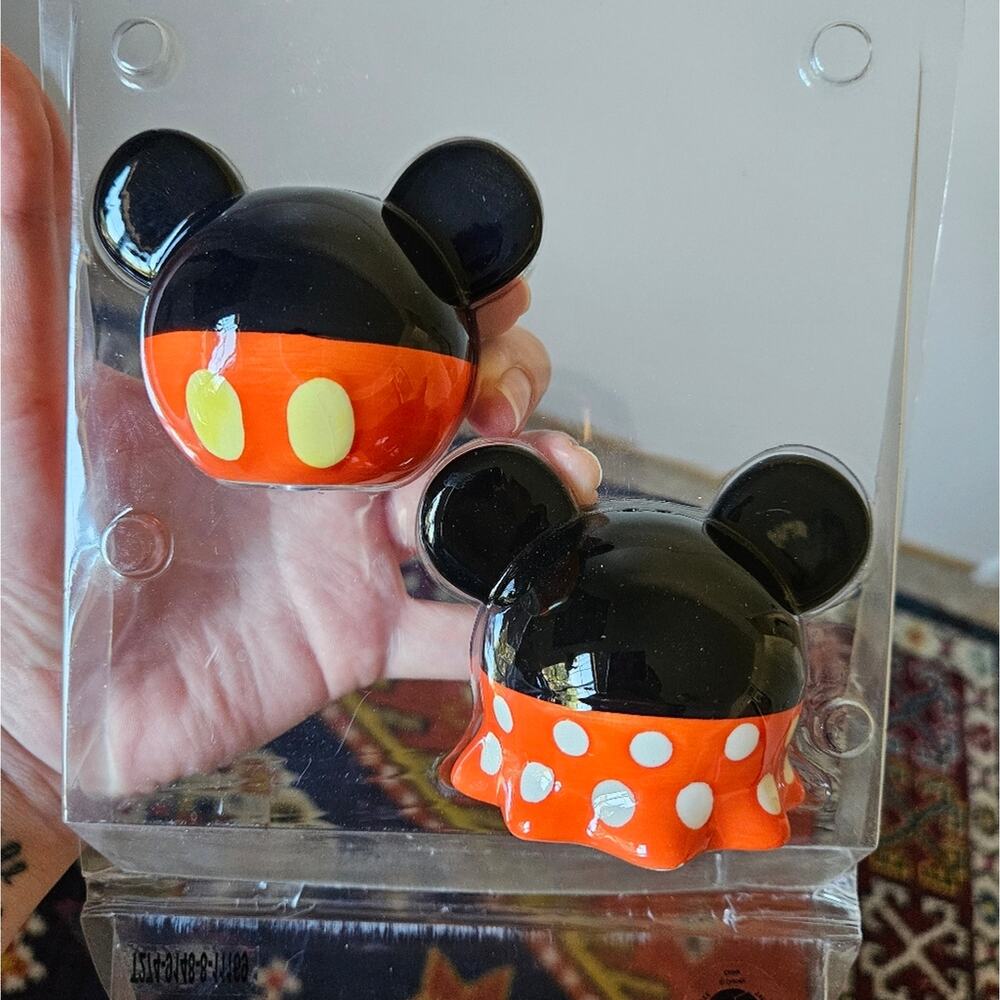 Disney Mickey and Minnie Salt And Pepper Shaker Brand New